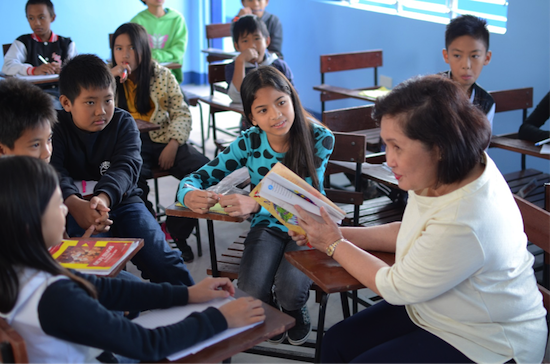 Linda Atayde, sharing a light moment with the students