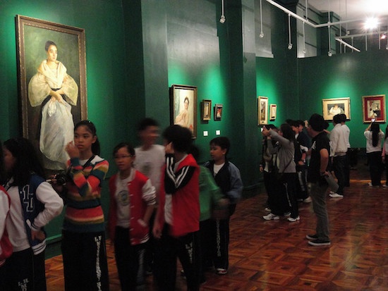 Students in the National Museum