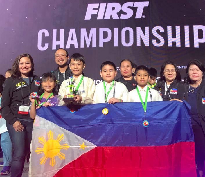 De La Salle Zobel's Robotics Team CYLLO