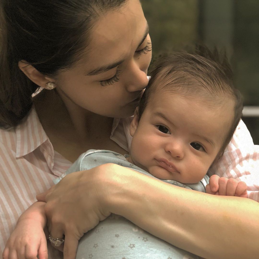 Marian Rivera breastfeeding