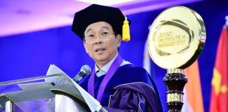 Jollibee founder Tony Tan Caktiong tips to new graduates