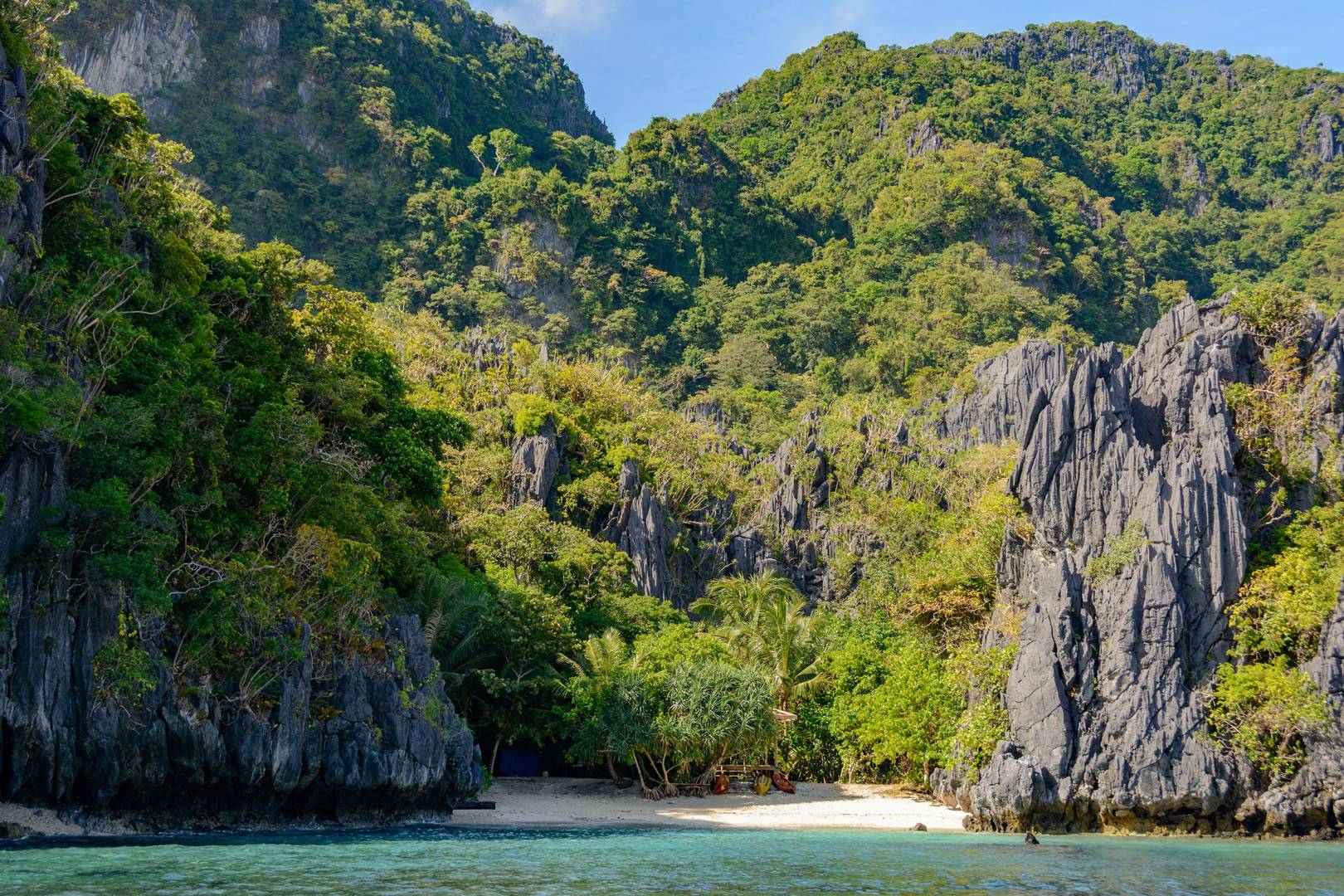 Hidden beach in palawan