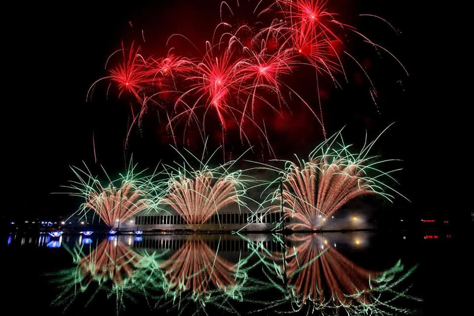 Philippines pyrotechnic battle