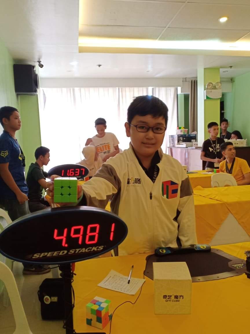 Sean Villanueva speedcubing