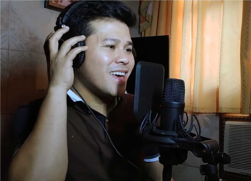 Marcelito Pomoy sings Michael Jackson's 