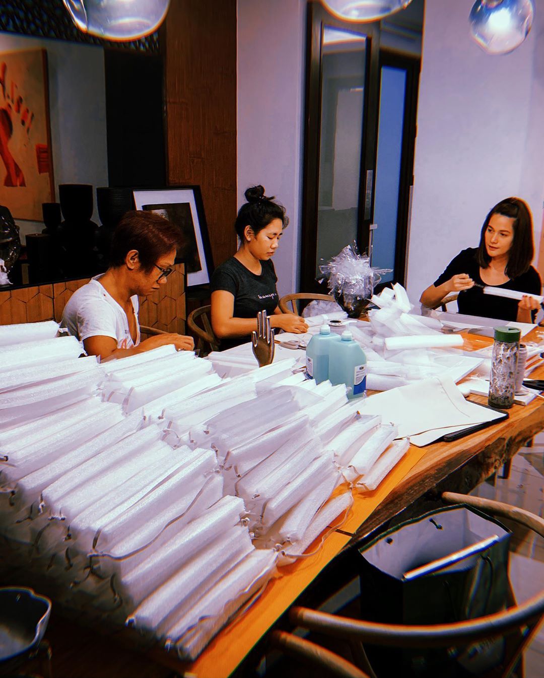 Bea Alonzo donates medical supplies