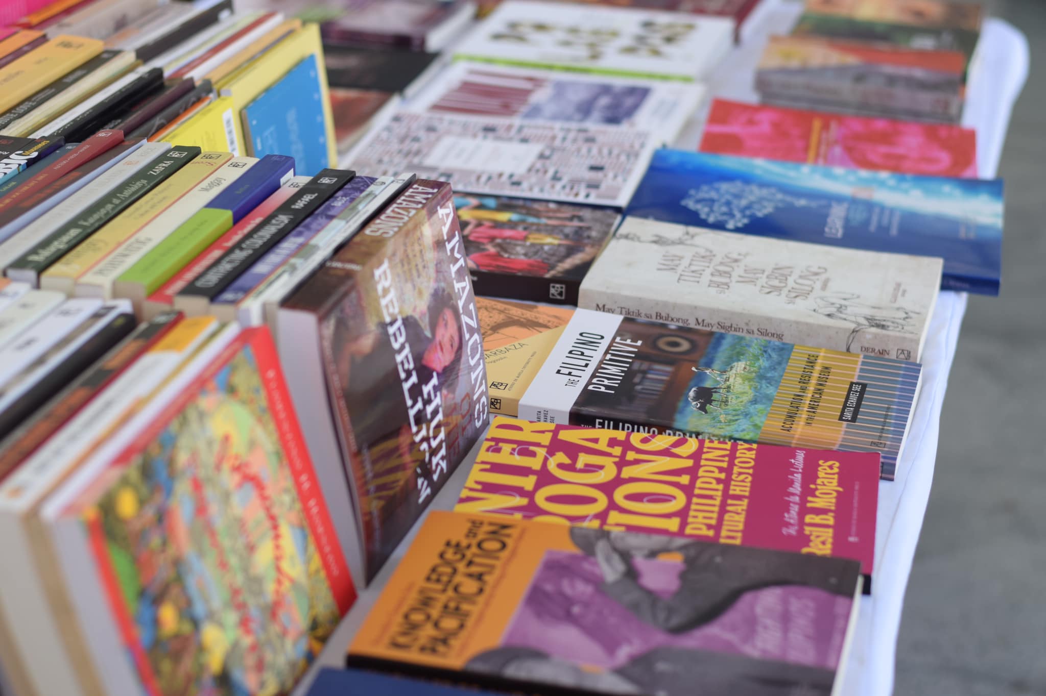 Ateneo Aklatan all-Filipino book fair Ateneo Aklatan all-Filipino book fair