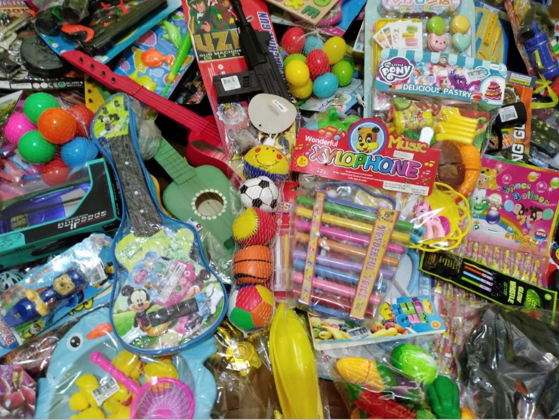 Christmas gift-giving EcoWaste