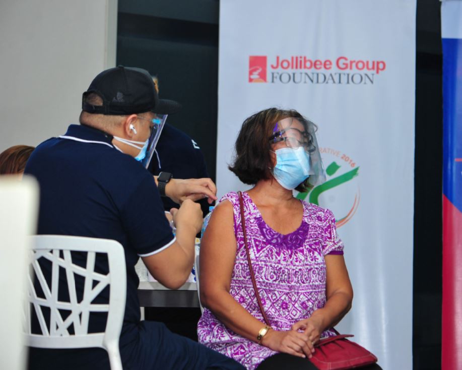 Jollibee Group Foundation partners free vaccines 