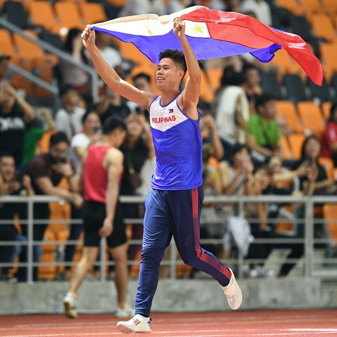 EJ Obiena Philippines' flag Hanoi SEA Games
