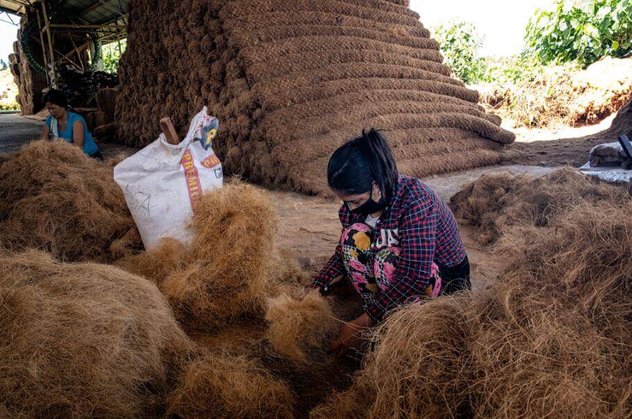 Abaca weavers Filipino livelihood