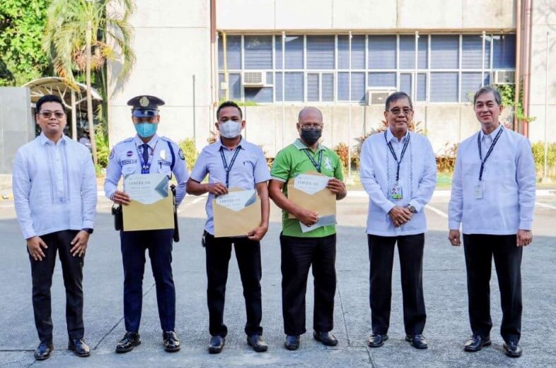 Airport security personnel rewarded